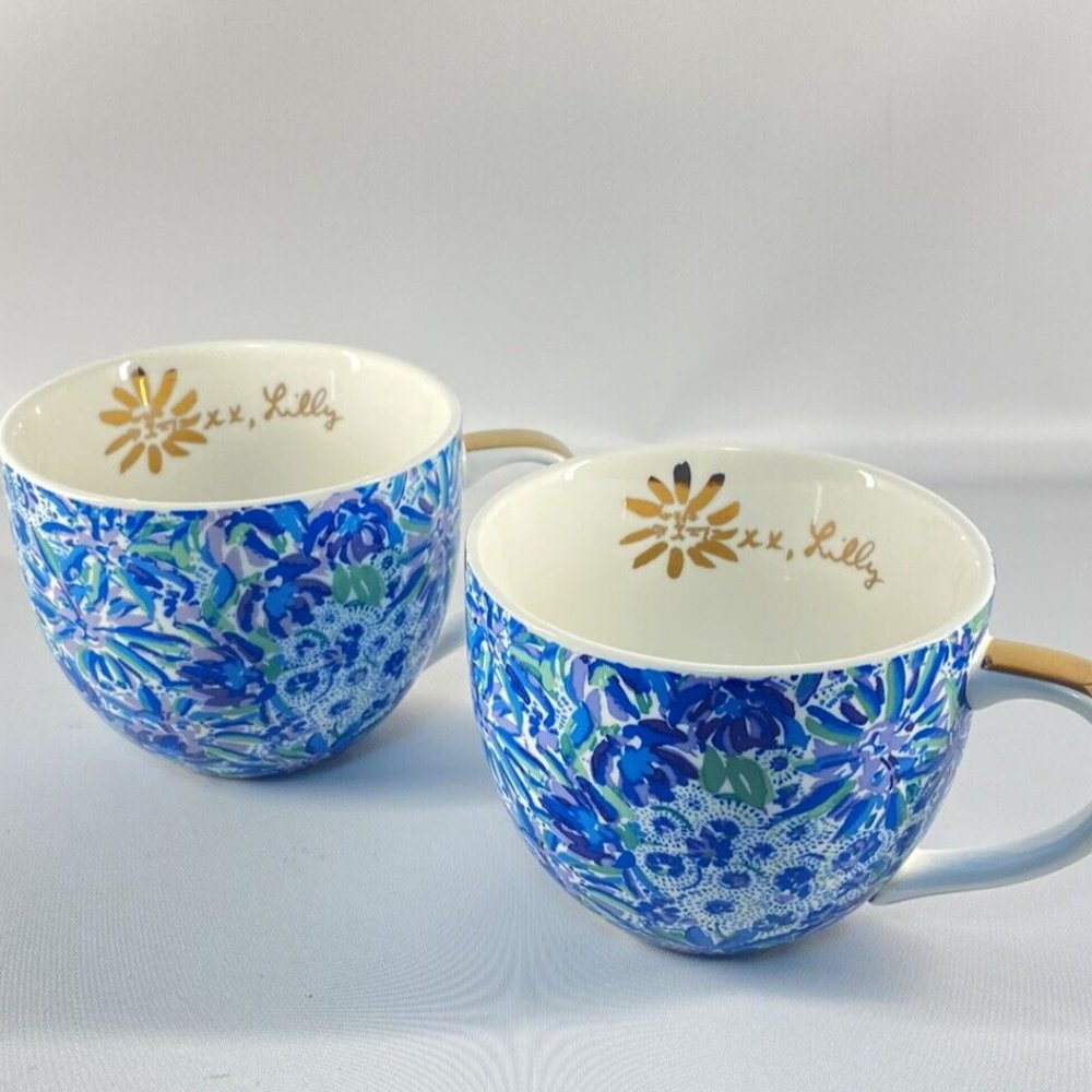 LILLY PULITZER Set of 2 Signed 12oz Mugs Blue Floral Print Gold Trim EUC